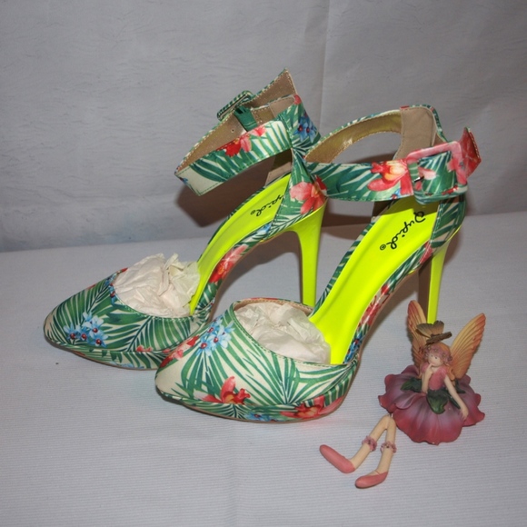 Qupid Floral Platform Heels Size 9M NWOB Amazing Show Stoppers - Picture 2 of 6